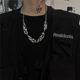 Collar de cadena de moda callejera con llamas plateadas